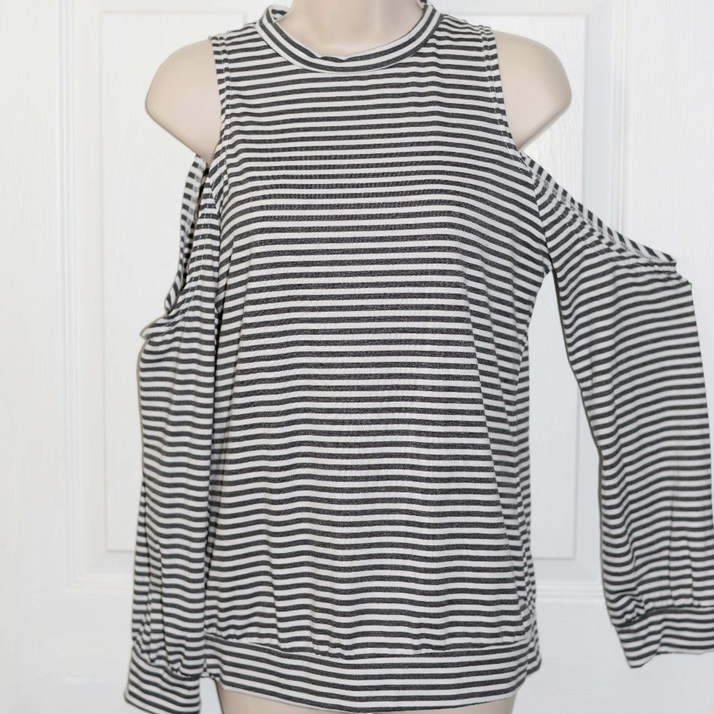 Cold shoulder pin stripe top